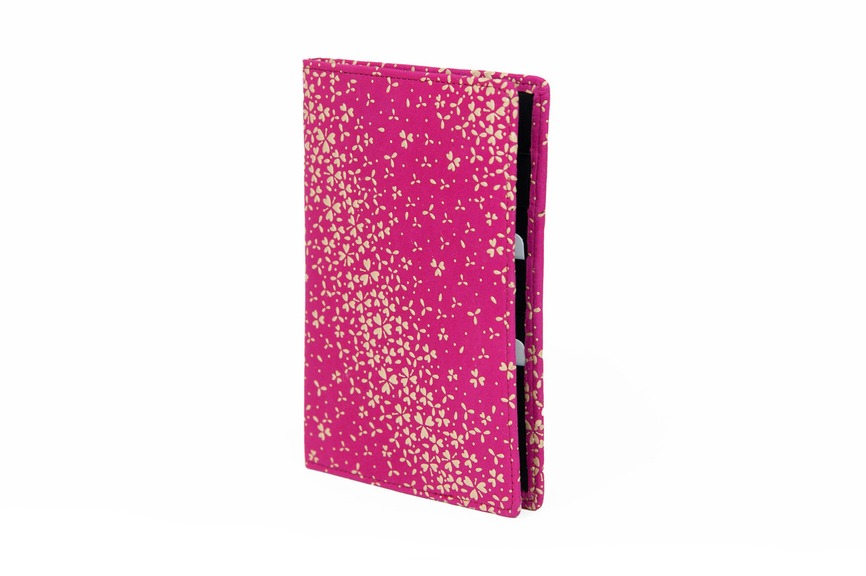 印傳の山本 - 製品紹介 - 1030 お薬手帳入れ・パスポートケース Cace